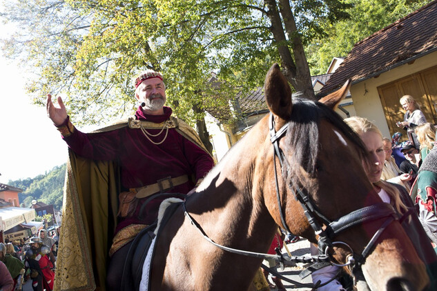 Císař Karel IV. - Karlštejnské vinobraní Císař Karel IV. - Karlštejnské vinobraní